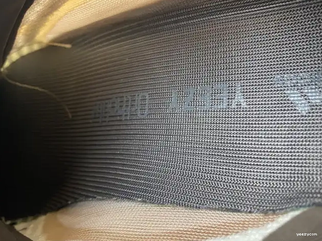 700 Boost V3 Yeezy GY4109 Copfade Adidas 0606